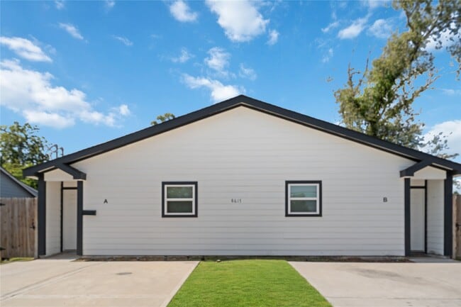 Photo - 8617 Clarington St