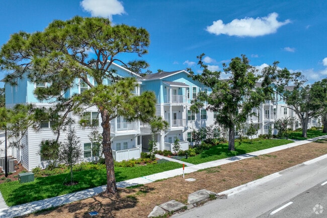 Photo - Bayou Court Apartments