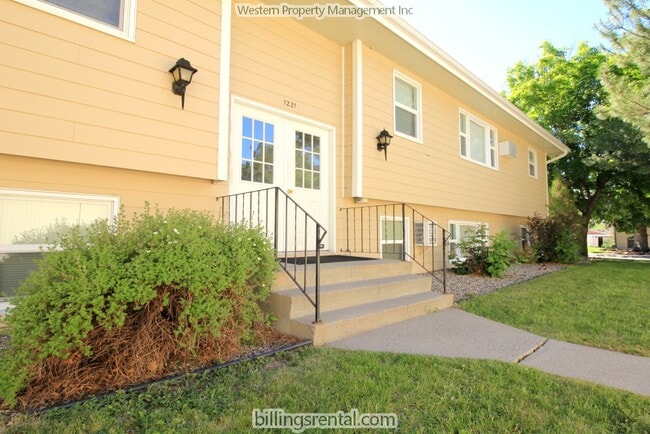 Front of Building - 1221 Yellowstone Ave Unit #A