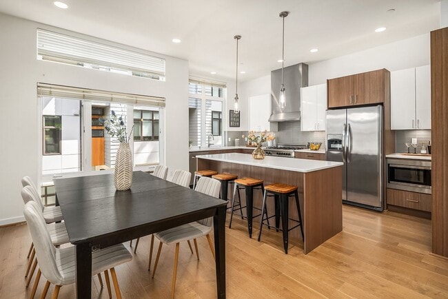 Photo - Fantastic Bellevue Townhouse with View...