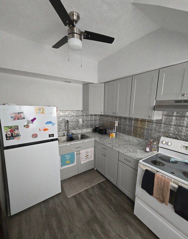 Photo - 3218 W 112th St Unit Front