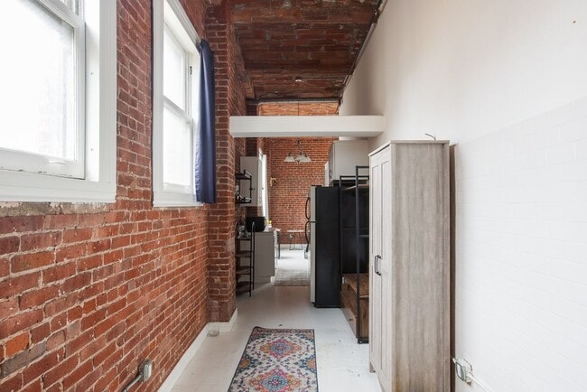 Photo - 215 W 7th St Unidad 1301