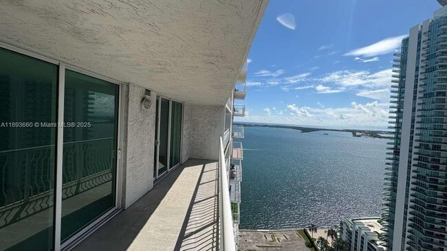 Building Photo - 1200 Brickell Bay Dr Unit 3505
