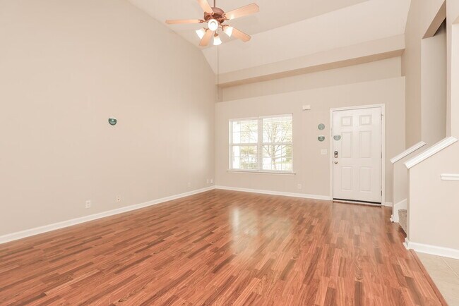 Photo - 852 Dover Glen Dr