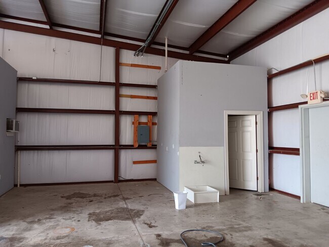 Photo - 1501 Industrial Dr Unidad D