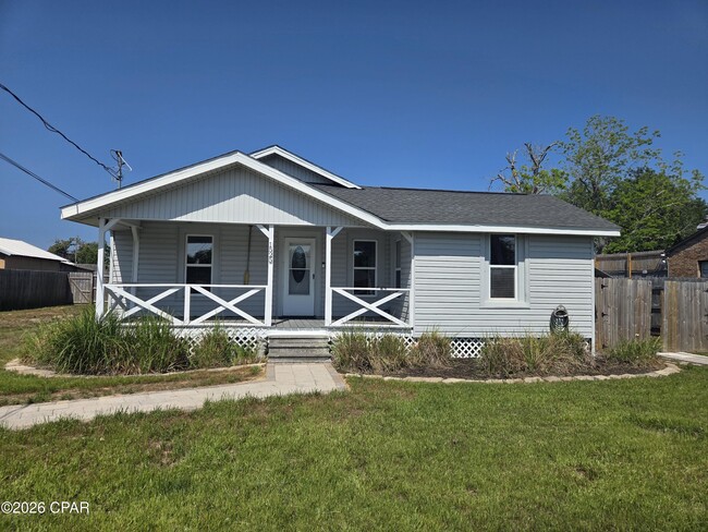 Building Photo - 1525 Oak Ave