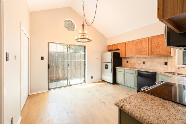 Photo - 16817 Brookwood