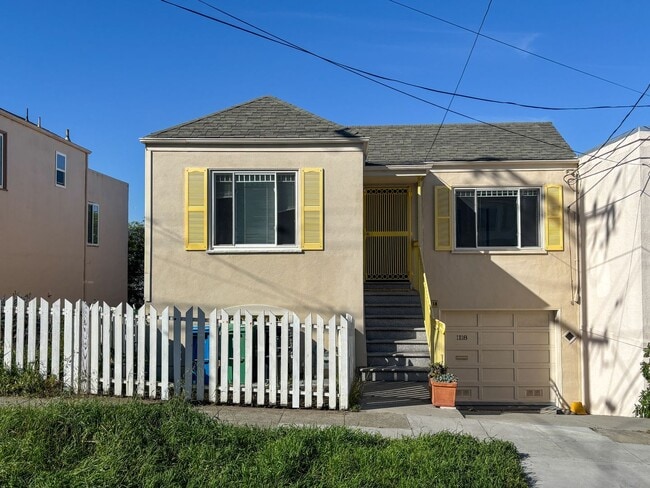 Building Photo - Discover Your Dream Home: An Elegant 3-Bed, 1.5-Bath Oasis at Crocker Amazon!