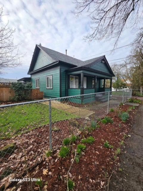 Photo - 1656 Mill St SE