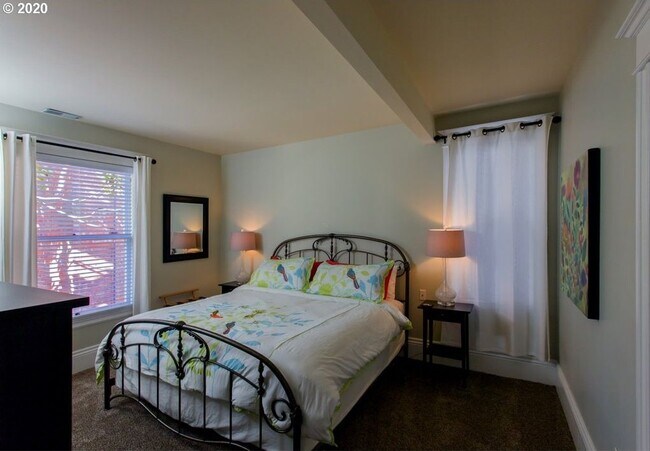 Photo - 1717 NW Hoyt St