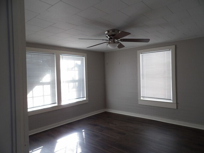 Photo - 402 Sunset Dr