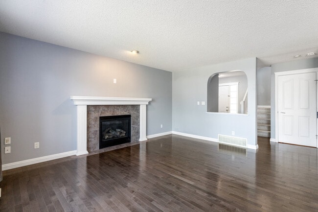Photo - 1020-118A 118a St SW