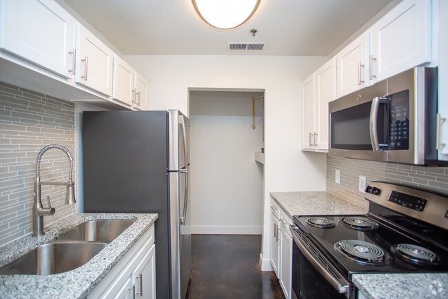 P4-B 2HABx1BA 748 ft² - Homes of Parker Commons