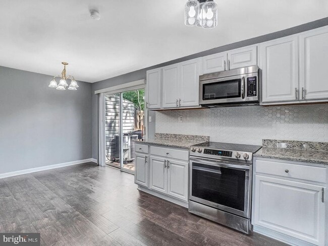 Photo - FREDERICKSBURG - NEAR DOWNTOWN AND SPOTSYLVANIA MALL!