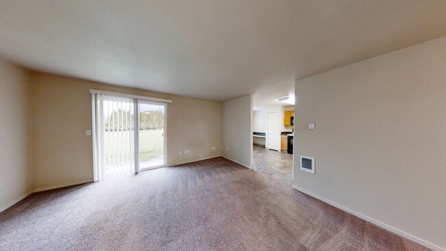 Photo - 15915 52nd St E Unidad 15915 52nd St E Apt B