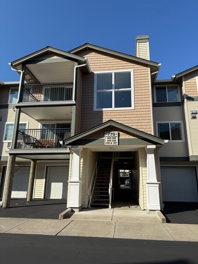 Building Photo - 770 NW 185th Ave Unit 207