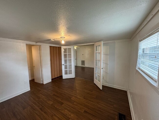 Photo - "Charming 3-Bedroom Retreat with Modern Amenities in Lakeland!"