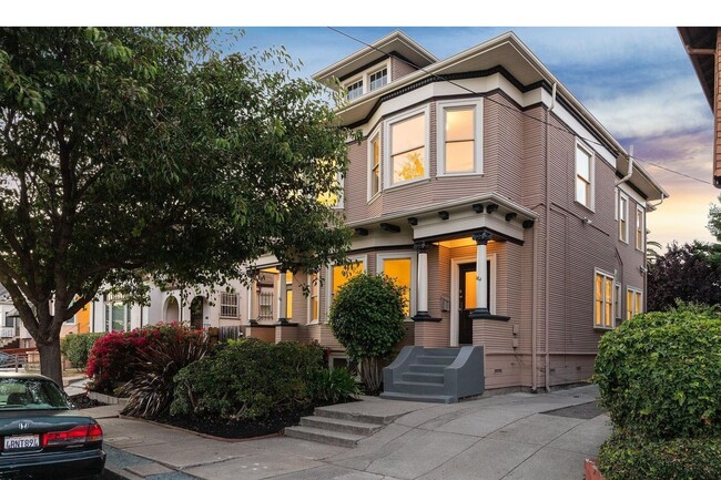 Photo - 684 Apgar St