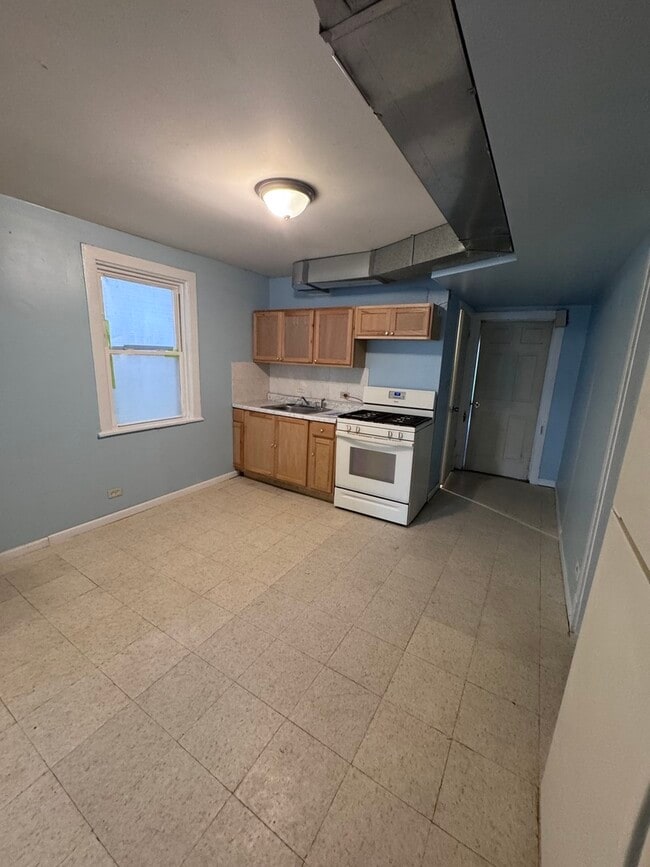 Photo - 3717 W Dickens Ave
