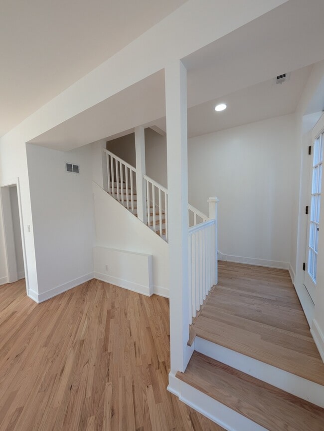 Photo - 916 N Noble St Unit 2F