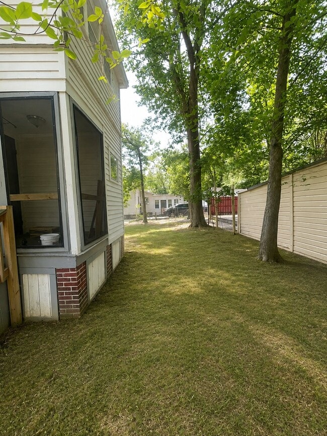 1462 Parkhill Rd
