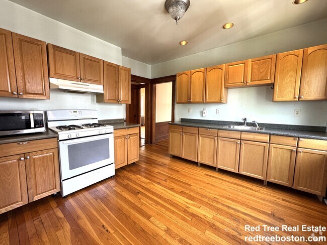 Building Photo - 18 Saint Peter St Unit 3 Rental