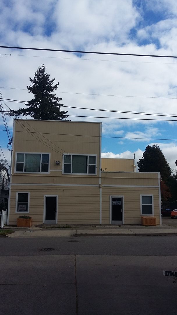 Building Photo - Upgraded 1 Bed 1 Bath Blocks from Evergree... Rental