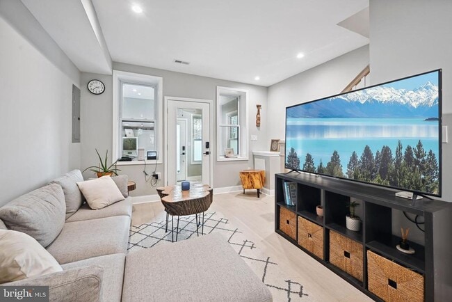 Photo - 1732 L St NE