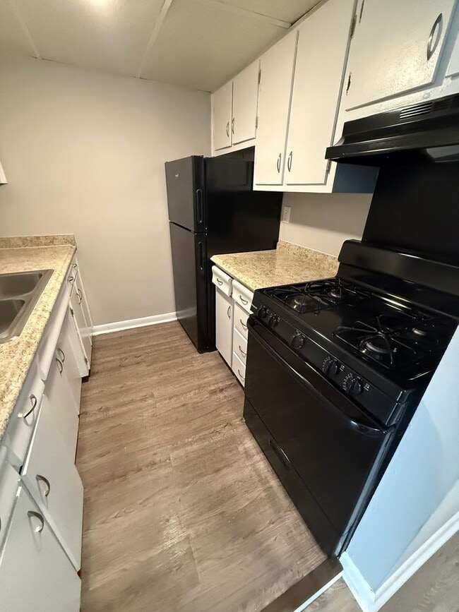 Building Photo - 2074 Fairmont Ct Unit # 12