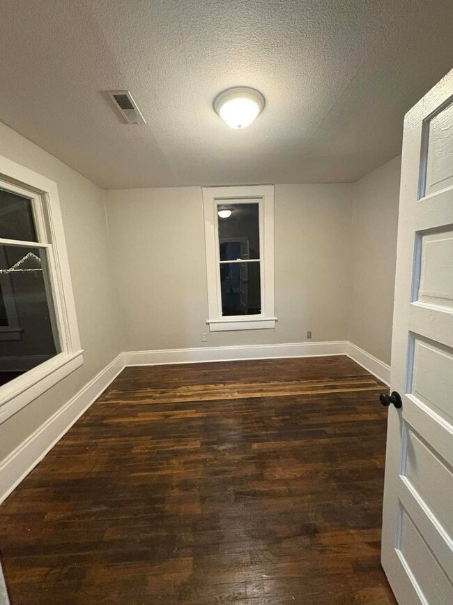 Building Photo - 3129-3131 N Wellington PL Unit 3131 N Wellington Pl