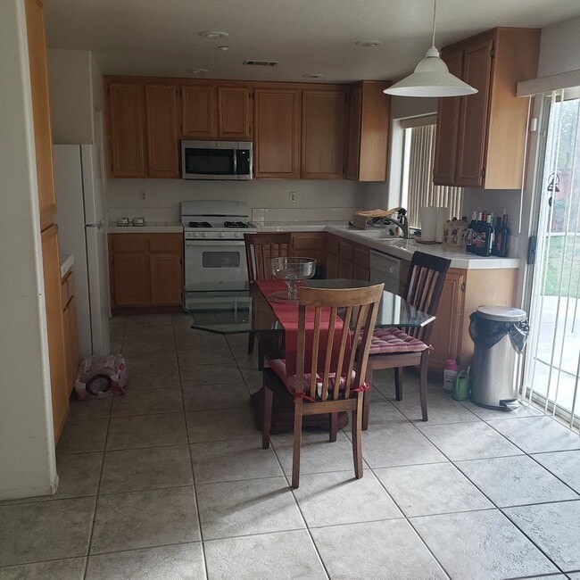 Photo - (Mission Grove) 5 BEDROOM, 1 bedroom downstairs! HOUSE!