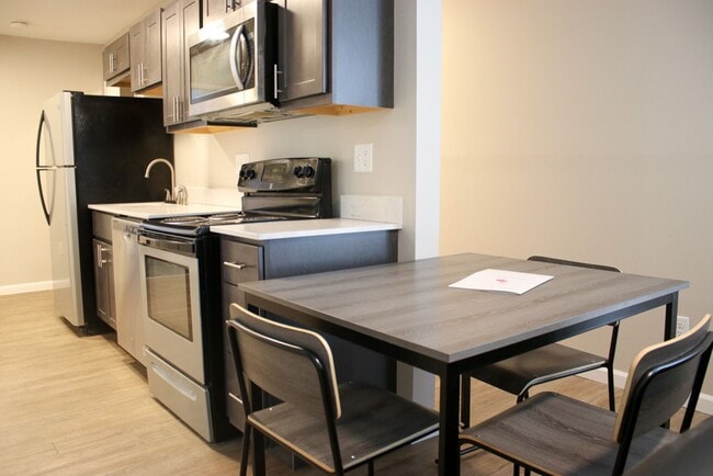 106 S Gregory