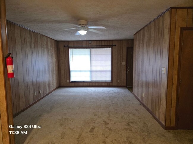 Photo - 182 Hazeldale Ln