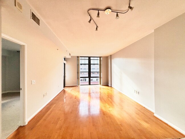 Photo - 1021 N Garfield St Unit #820