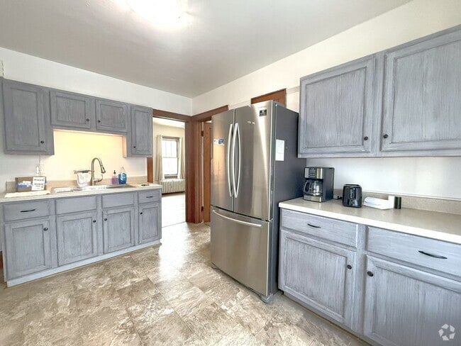 Building Photo - 1411 W Rawson Ave Unit Upper Rental