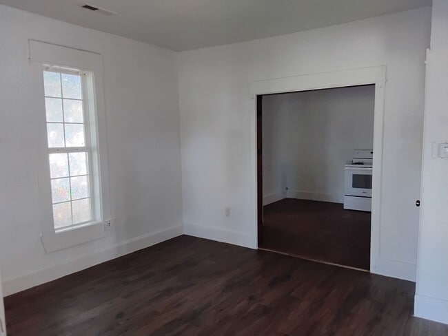 Photo - 946 W Poplar St