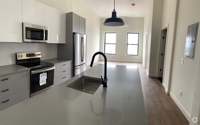Building Photo - 2 Derby Square Rental