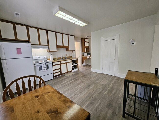 Photo - 420 E 14th St