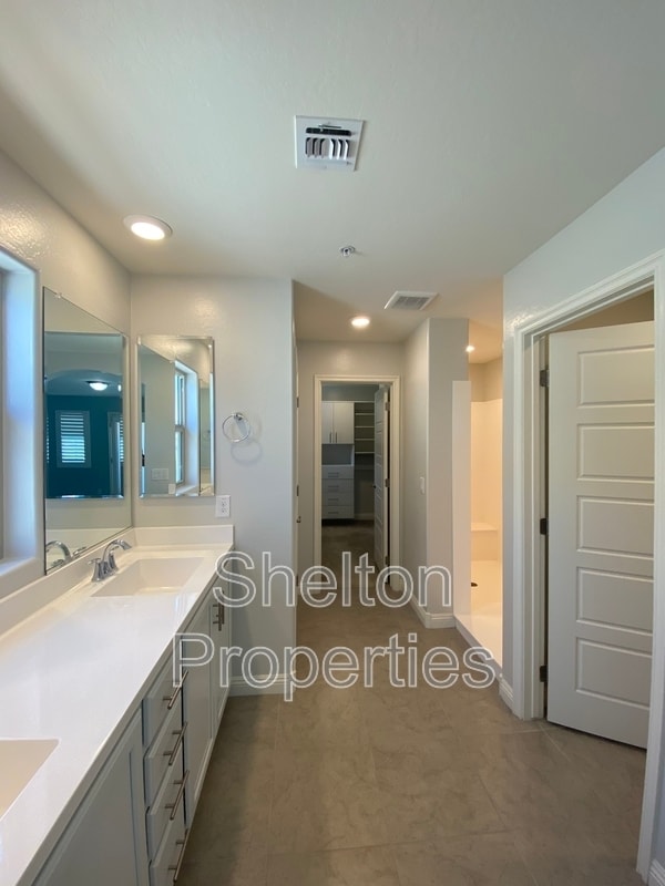 Photo - 1721 N Marketside Ave