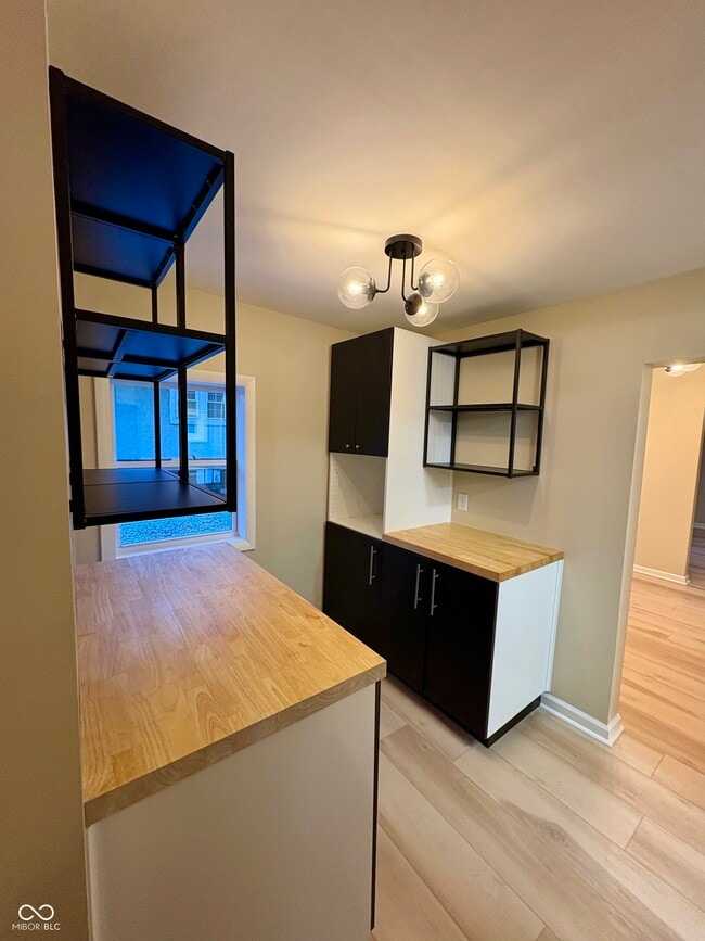 Photo - 728 S Broadway St