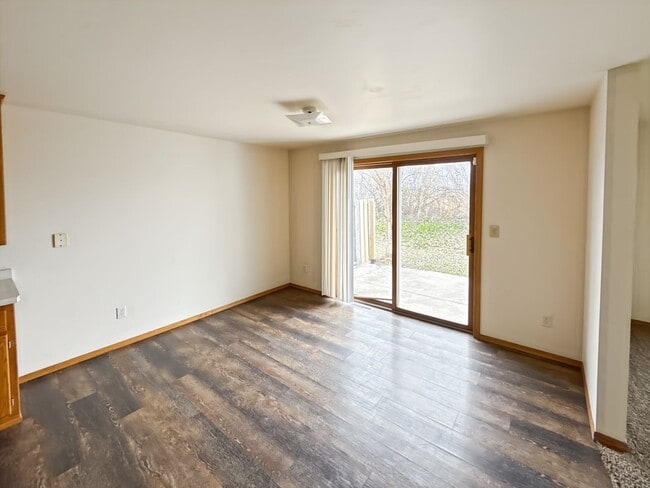 Photo - 3 Bed 2.5 Bath Executive Duplex in DePere