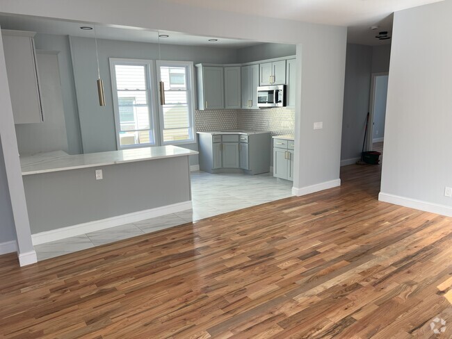 Building Photo - 13 Westervelt Pl Unit 2 Rental