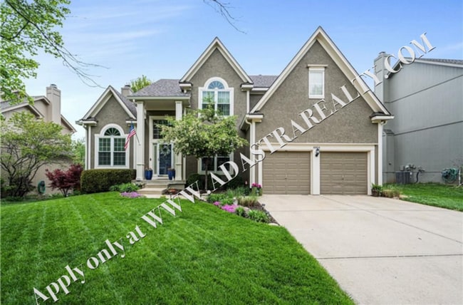 Building Photo - Beautiful 2 Story 4 Bed 5 Bath Home in Overland Park-Available in JULY!!