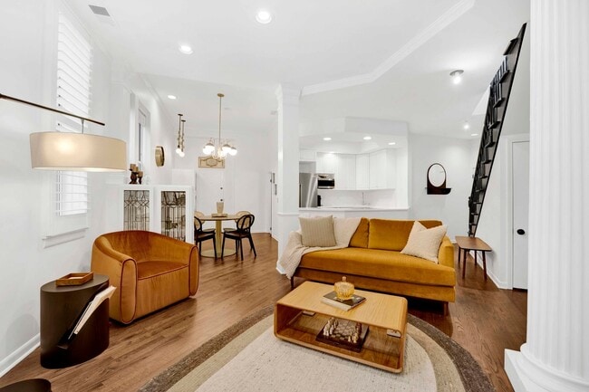 Photo - 223 W Wisconsin St Unidad 3A