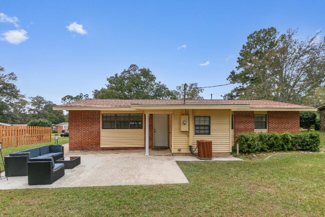 Photo - 2003 Roebuck St