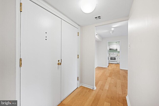 Photo - 1301 N Courthouse Rd Unit 1505