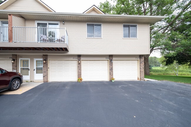 Building Photo - 733 Parkside Dr Rental