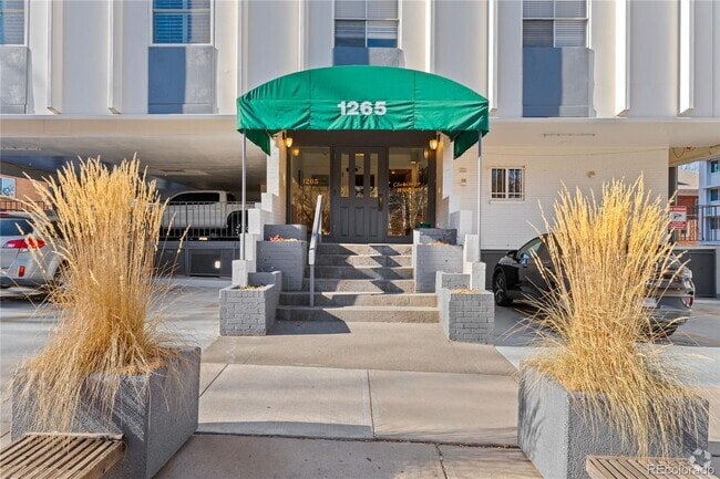 Building Photo - Overlook Cheesman Park in the heart of Cap... Unit 605 Rental
