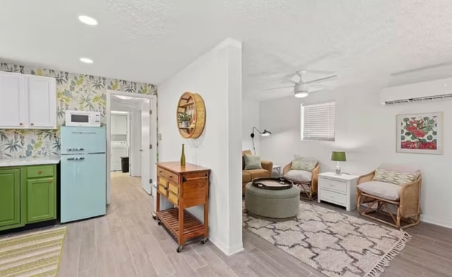 Photo - 237 Hibiscus Dr