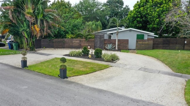 Photo - 1124 NW 15th Ct